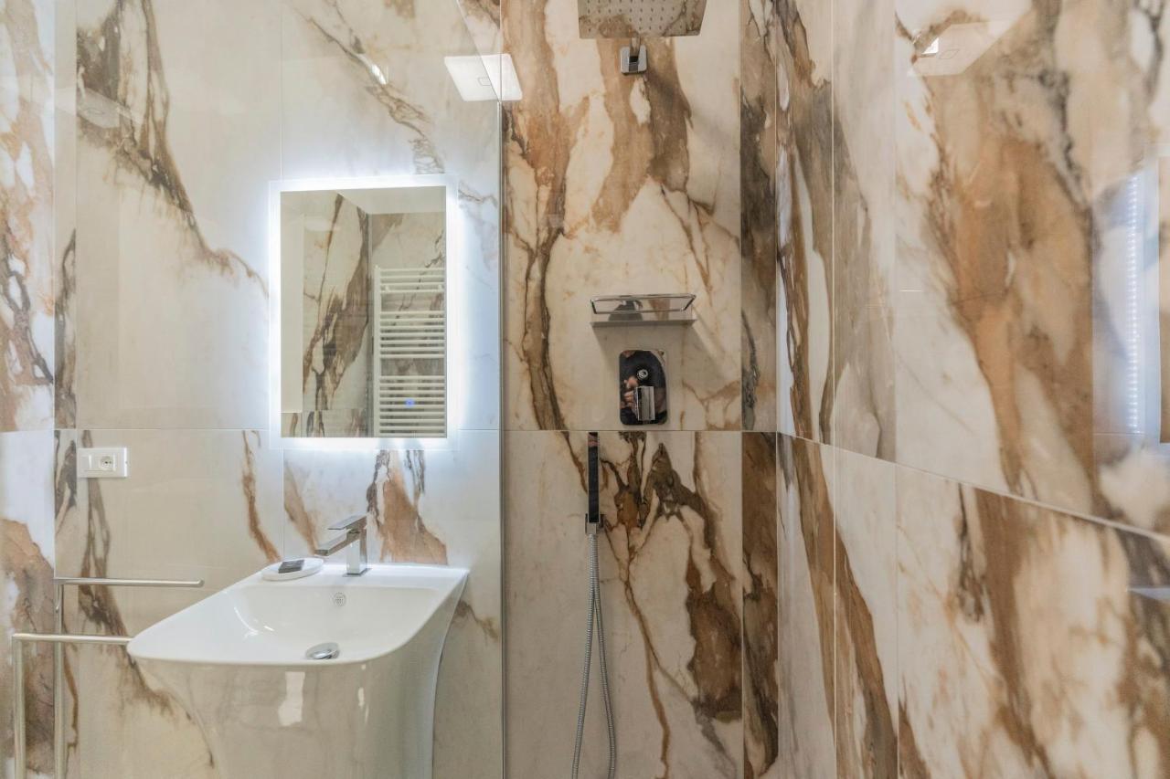 Aldrovandi Luxury Suites And Apartment โบโลญญา ภายนอก รูปภาพ