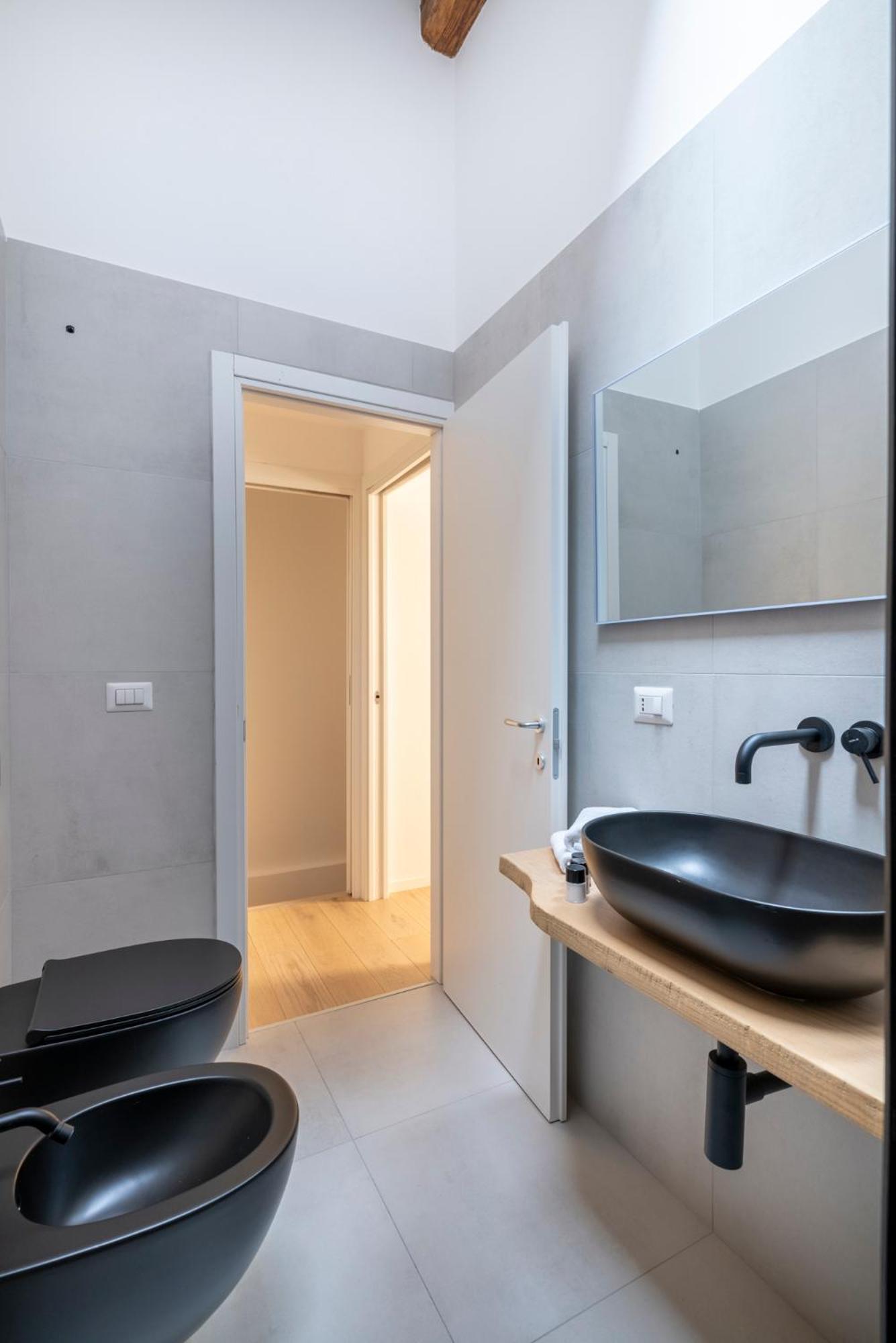 Aldrovandi Luxury Suites And Apartment โบโลญญา ภายนอก รูปภาพ