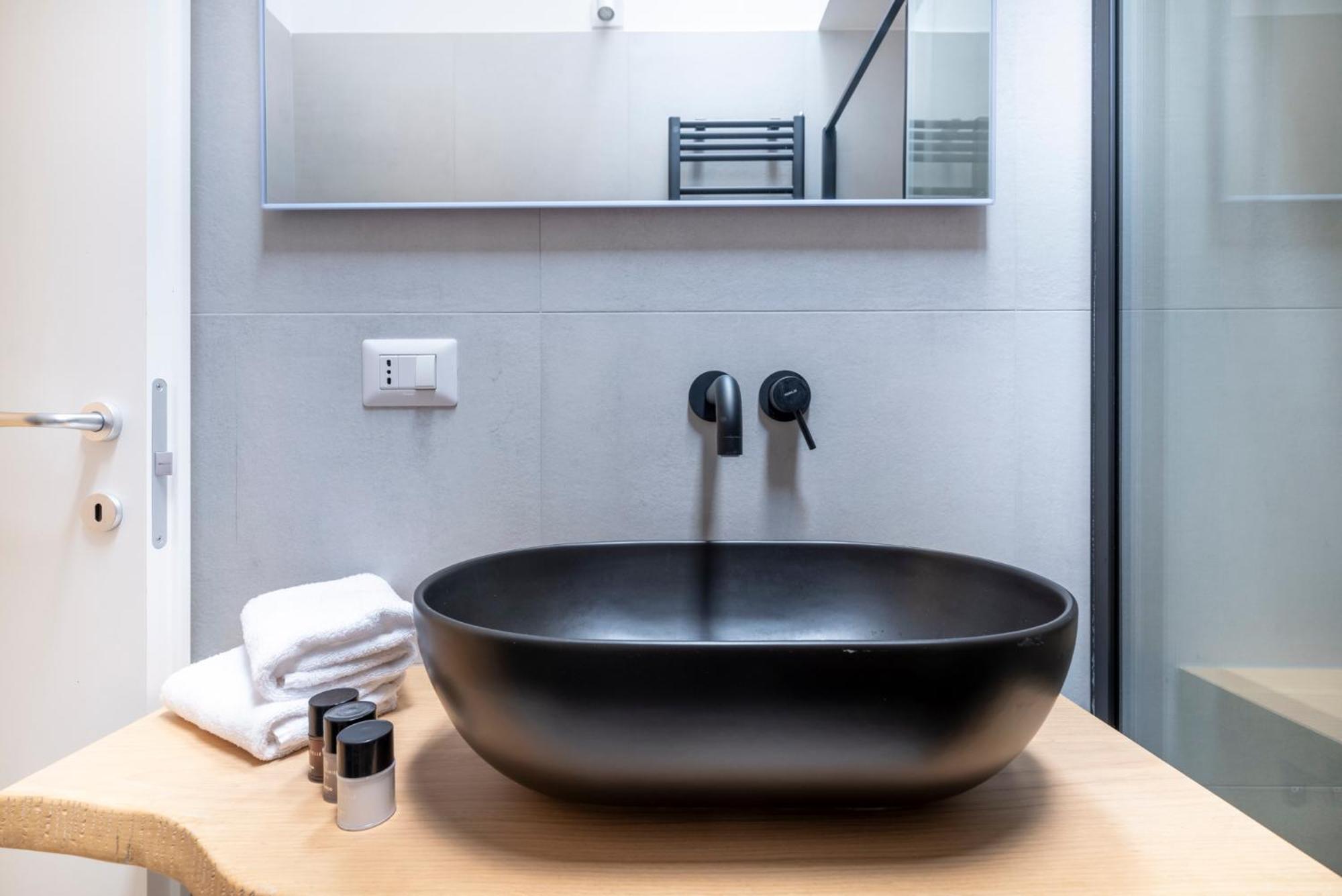 Aldrovandi Luxury Suites And Apartment โบโลญญา ภายนอก รูปภาพ
