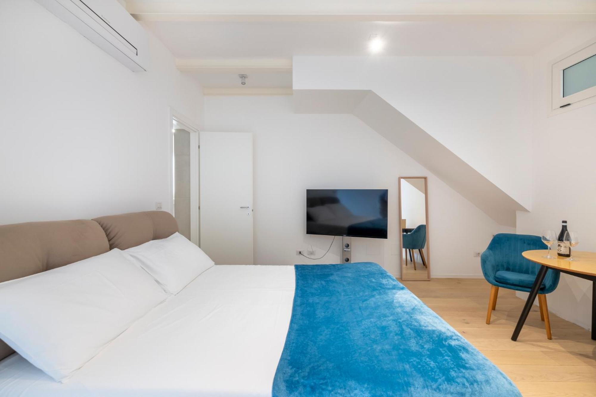 Aldrovandi Luxury Suites And Apartment โบโลญญา ภายนอก รูปภาพ